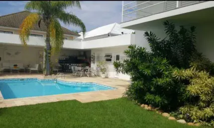 Open House vende- Excelente casa com 4 quartos no condomínio Crystal Lake na Barra da Tijuca.
