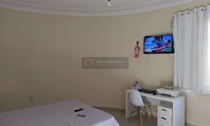 Open House vende Apartamento amplo, com 2 quartos sendo 1 suíte, de frente, com vaga em Santa Rosa!