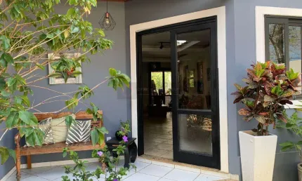 Open House vende- Casa duplex com 4 quartos sendo 3 suítes no Maravista.