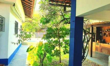 Open House vende casa com  3 suítes em São Francisco