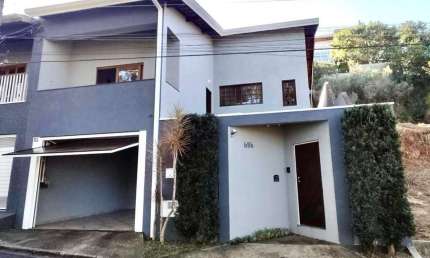 Casa para Venda em Bragança Paulista, Vila Gatto, 2 dormitórios, 1 suíte, 2 banheiros, 2 vagas