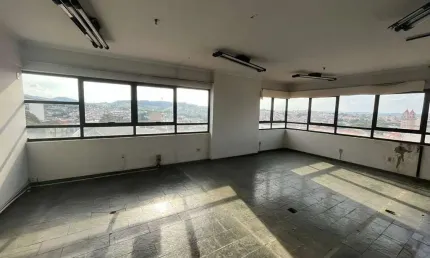 Sala Comercial para Venda em Bragança Paulista, Centro, 2 banheiros, 1 vaga