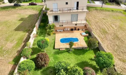 Casa para Venda em Bragança Paulista, Condomínio Terras De Santa Cruz, 4 dormitórios, 1 suíte, 3 banheiros, 4 vagas