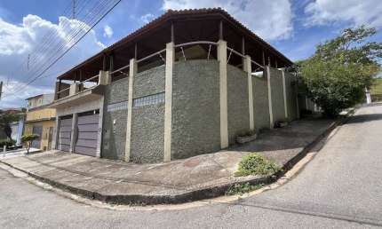 Casa para Venda em Bragança Paulista, Jardim Primavera, 3 dormitórios, 3 suítes, 4 banheiros, 3 vagas
