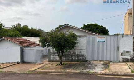 Casa com 2 dormitórios à venda, 136 m² por R$ 300.000,00 - Centro - Botucatu/SP