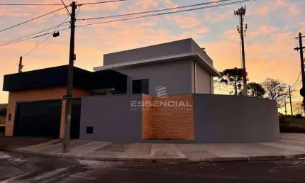 Casa com 3 dormitórios à venda, 158 m² por R$ 760.000,00 - Central Parque - Botucatu/SP
