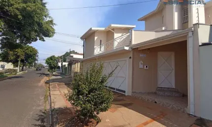 Casa com 3 dormitórios à venda, 270 m² por R$ 800.000,00 - Jardim Paraíso - Botucatu/SP
