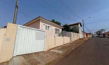 Casa com 2 dormitórios à venda, 116 m² por R$ 290.000,00 - Vila dos  Lavradores - Botucatu/SP