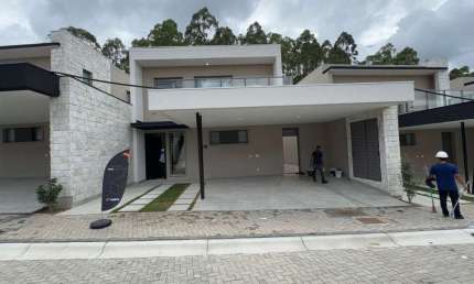Casa em Condomínio para Venda em Santana de Parnaíba, Tamboré, 3 dormitórios, 3 suítes, 4 banheiros, 3 vagas