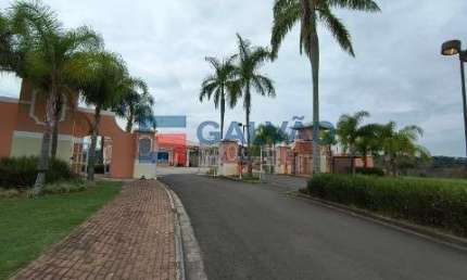 Casa à venda em condomínio fechado no bairro Abadia em Louveira - SP