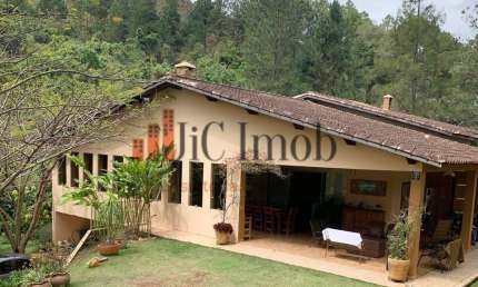 Casa de Campo à Venda na cidade de Águas de Lindóia-SP