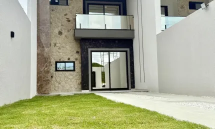 Duplex  nova - eusébio - acabamento espetacular. localização também.
