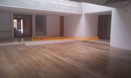 Sobrado para venda possui 703 metros quadrados com 4 quartos em Alto de Pinheiros - São Paulo - SP