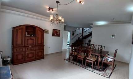 Casa com 3 quartos à venda na Rua Bartolomeu Bueno da Silva, 255, Vila Atlântica, Caraguatatuba, 270 m2 por R$ 1.200.000