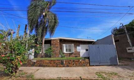 Casa com 3 quartos à venda na Rua Caetano La Porta, 75, Rubem Berta, Porto Alegre, 54 m2 por R$ 369.999