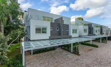 Casa em condomínio fechado com 3 quartos à venda na rua doutor ney de castilhos ferreira, 300, pedra redonda, porto alegre, 494 m2 por r$ 2.750.000
