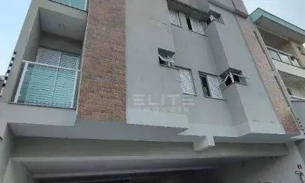Linda cobertura totalmente mobilada localização privilegiada.