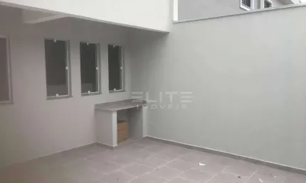 Sobrado a venda bairro Campestre com 03 dormitórios, 02 vagas de garagem e uma localização privilegiada.