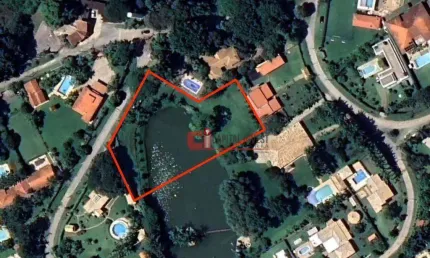 Maravilhoso lote com lago e peixes - Condomínio Long Island - 3.956m² - alto e planoo