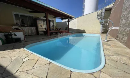 Casa à venda com 4 dormitórios, suíte e piscina no condomínio veneza em cézar de souza - mogi das cruzes