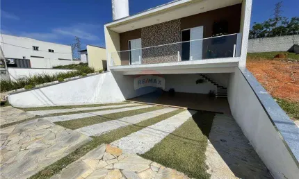 Casa à venda com 4 dormitórios, suíte e piscina no Condomínio Veneza em Cézar de Souza - Mogi das Cruzes