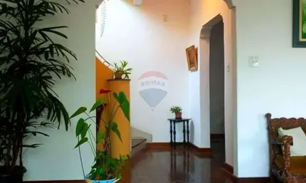 Casa Sobrado - Venda com 3 Quartos e 2 banheiros, Quintal, Garagem 5 Carros 193 m²