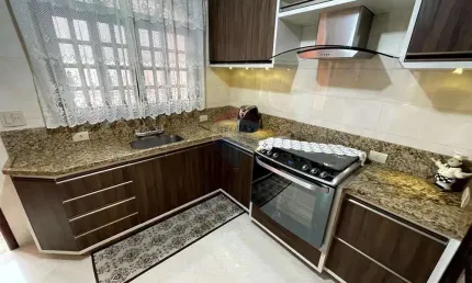 Sobrado para venda com 216,00 m² com 3 dormitórios sendo 1 suíte com escritório e área gourmet no jardim marica em mogi das cruzes-sp