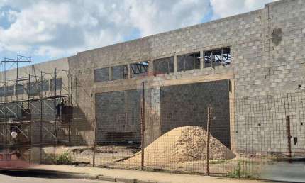 Aluguel de Ponto Comercial em Mogi das Cruzes - Nova Construção no Botujuru