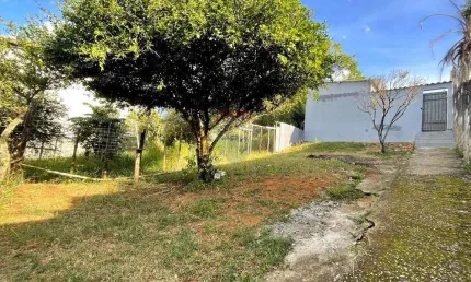 Sobrado para venda com 500m² de terreno, 4 dormitórios e suíte com amplo quintal com edícula na Vila Brasileira em Mogi das Cruzes-SP