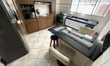 Sobrado para venda com 500m² de terreno, 4 dormitórios e suíte com amplo quintal com edícula na vila brasileira em mogi das cruzes-sp