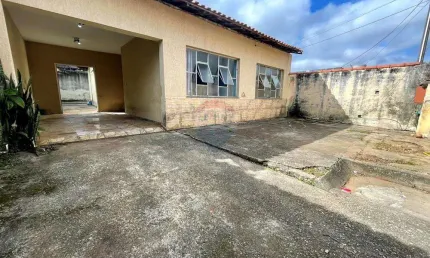 Casa térrea com 3 dormitórios e quintal para a venda no Jardim Rodeio em Mogi das Cruzes/ SP