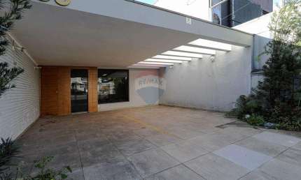 Casa comercial com 210m² para locação na Praça Norival Tavares - Vila Oliveira em Mogi das Cruzes-SP!