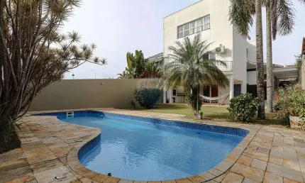 Casa residencial ou comercial com 3 suítes na Vila Lavínia, Mogi das Cruzes