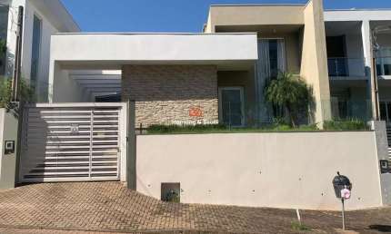 Casa plana de alto padrão com piscina à venda em Campo Bom