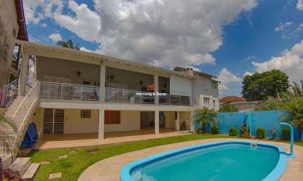 Belíssima casa com piscina à venda em Novo Hamburgo no bairro Guarani