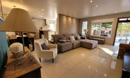 Casa em Campo Bom com 160m2 privativos - Bairro tradicional próximo ao centro