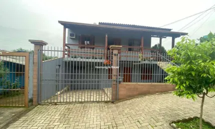 Casa com piscina à venda em Novo Hamburgo no bairro Petrópolis