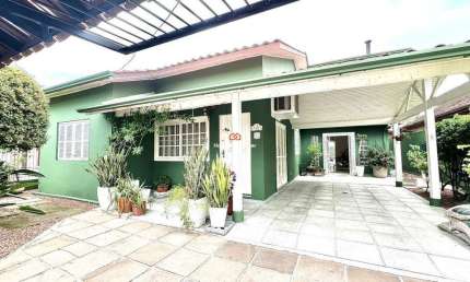 Casa com 262m² | suíte com lareira | 4 dormitórios no bairro Bela Vista em Estância Velha.