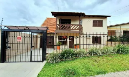 Casa com 4 dormitórios e piscina à venda em Novo Hamburgo, bairro Petrópolis.