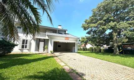 Belíssima casa de esquina à venda em Novo Hamburgo no bairro Jardim Mauá