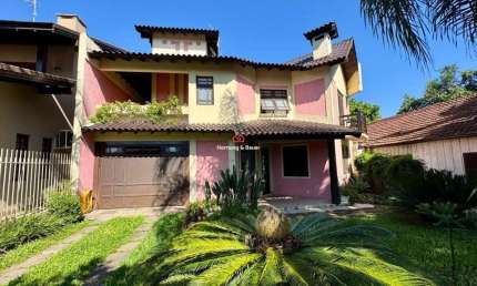 Belíssima casa à venda em Novo Hamburgo no bairro Canudos