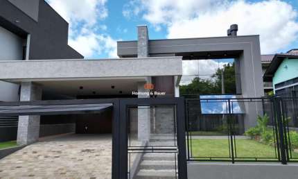 Casa nova à venda em Ivoti no Loteamento Carolina-com três suítes, lareira e espaço gourmet.