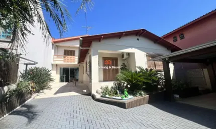 Casa com piscina  e três dormitórios à venda em Novo Hamburgo no bairro Ideal