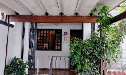 Sobrado com 2 Quartos e 2 banheiros à Venda, 142 m²