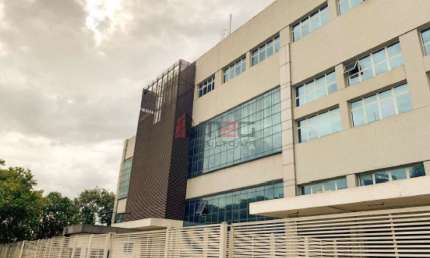 Prédio monousuário com galpão integrado para locação na Água Branca