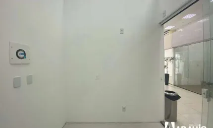 Sala comercial para alugar na Rua Hercílio Luz, 654, Centro, Itajaí