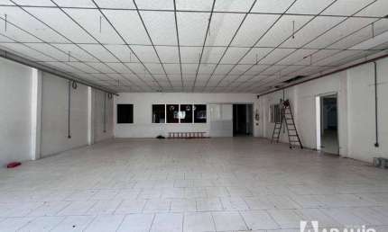 Prédio comercial com 3100m² no bairro Vila Operária - Itajaí/SC