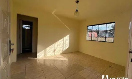 Casa com 2 dormitórios para alugar no centro de Navegantes
