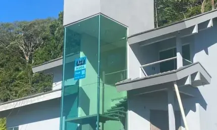 Sobrado com 3 dormitórios para alugar, 220 m² por R$ 3.134,00/mês - Espinheiros - Itajaí/SC