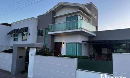 Casa com 3 dormitórios para alugar - Centro - Navegantes
